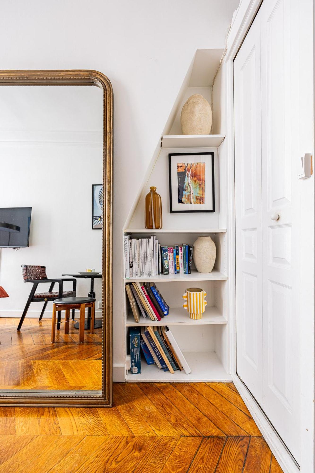Luminous Oasis Steps From The Louvre Apartment *