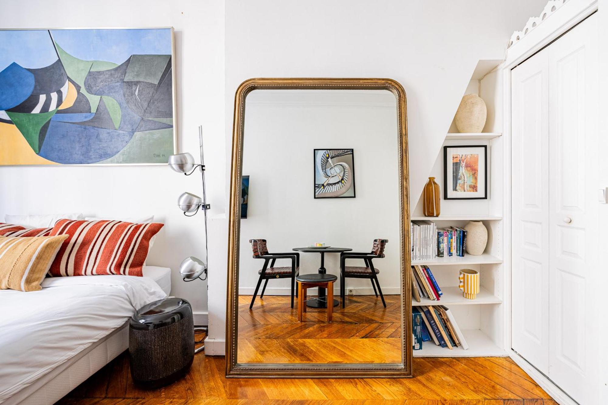 Luminous Oasis Steps From The Louvre Apartment *